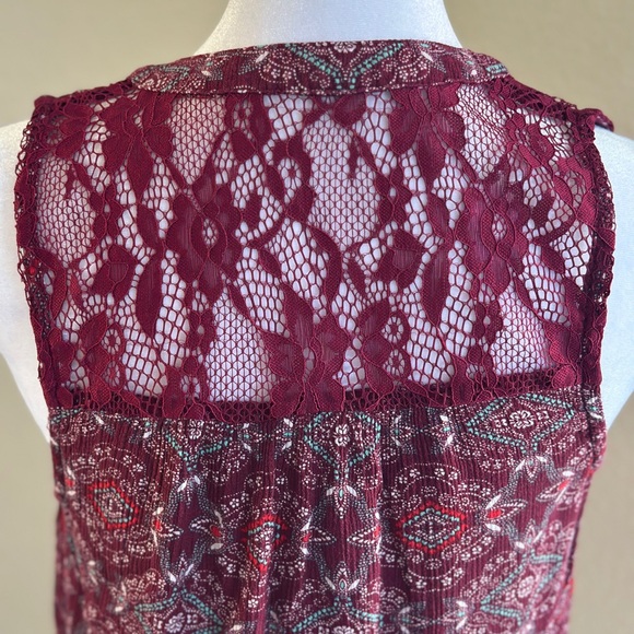 No Boundaries Sleeveless Burgundy Lace Back Tank Top - Picture 4 of 5